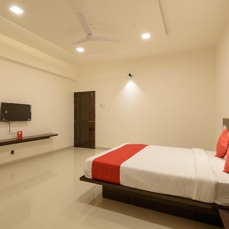 Oyo 22964 Kundan Lawns Hotel Shirdi Exterior foto