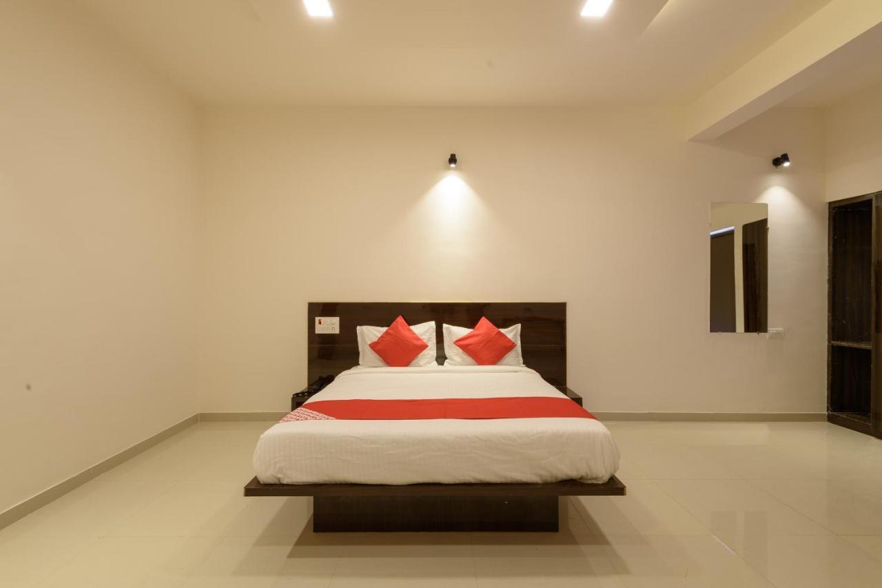 Oyo 22964 Kundan Lawns Hotel Shirdi Exterior foto